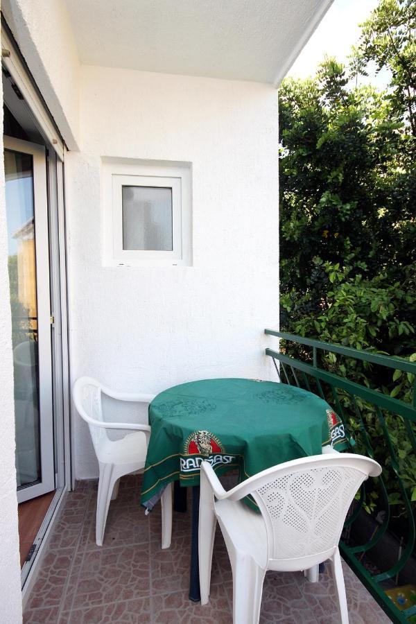 Apartments By The Sea Drvenik Donja Vala, Makarska - 6701 Exterior photo