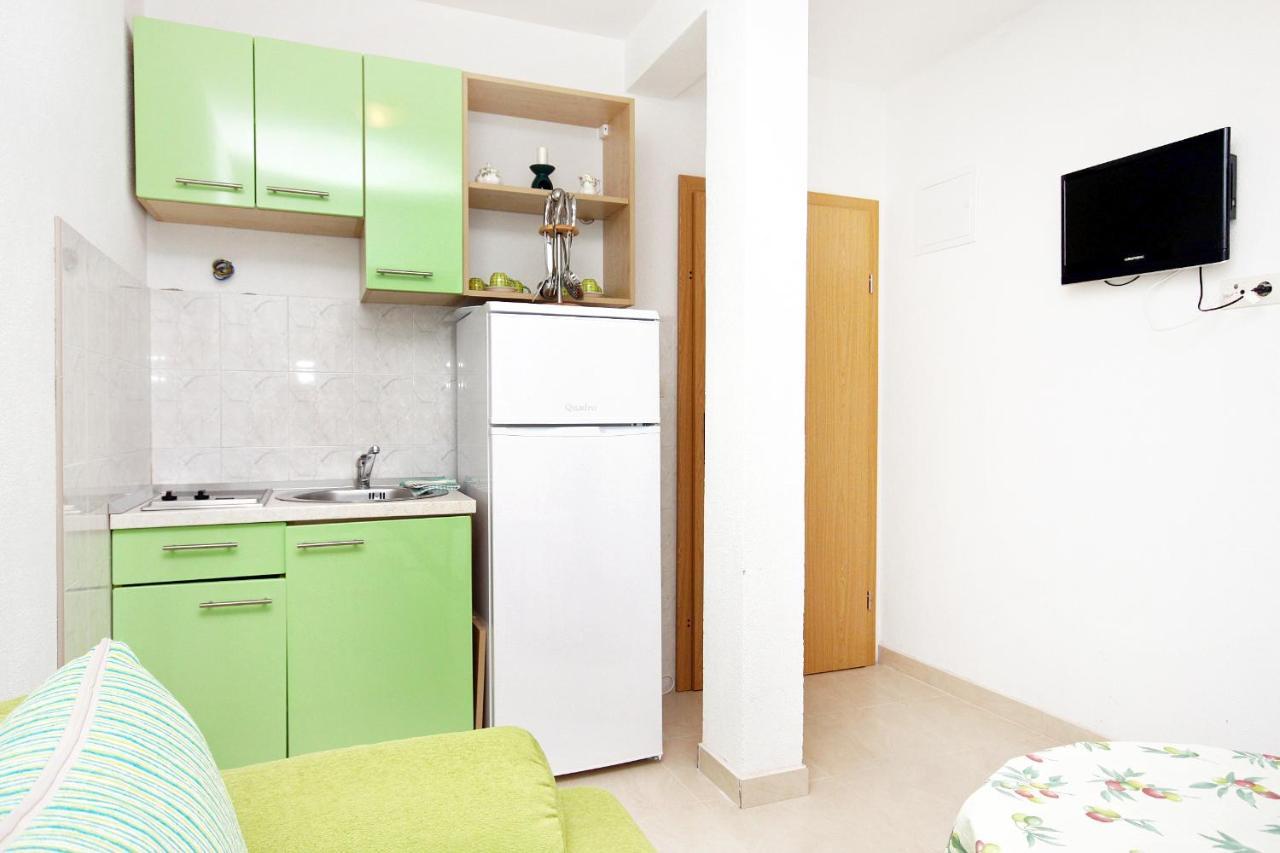 Apartments By The Sea Drvenik Donja Vala, Makarska - 6701 Exterior photo