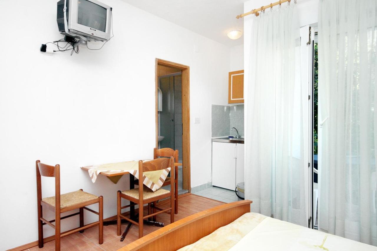 Apartments By The Sea Drvenik Donja Vala, Makarska - 6701 Exterior photo